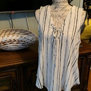 Great black and white top!